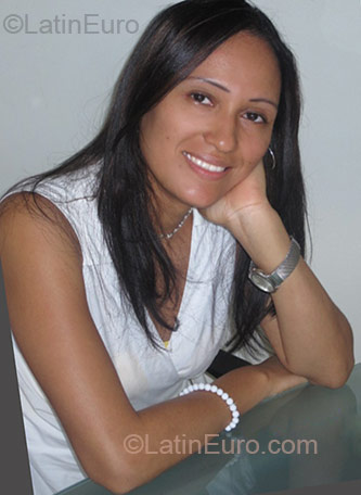 Date this sensual Dominican Republic girl Elizabetth from Cotui DO4860