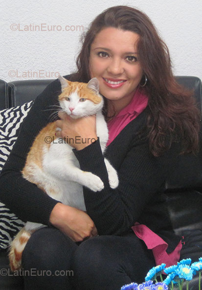 Date this attractive Colombia girl Alexa from Bogota CO4729