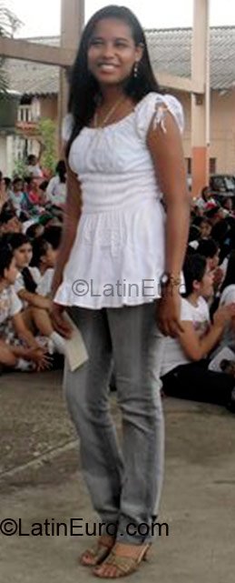 Date this hot Colombia girl Meylyn from Barranquilla CO4735