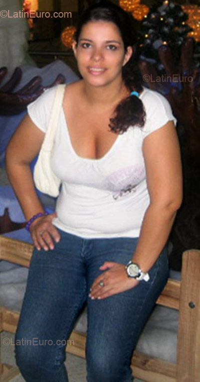 Date this lovely Colombia girl Angelica from Bucaramanga CO4739