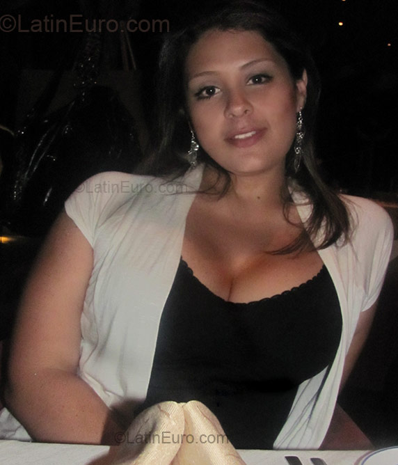 Date this foxy Colombia girl Paula Andrea from Medellin CO4745