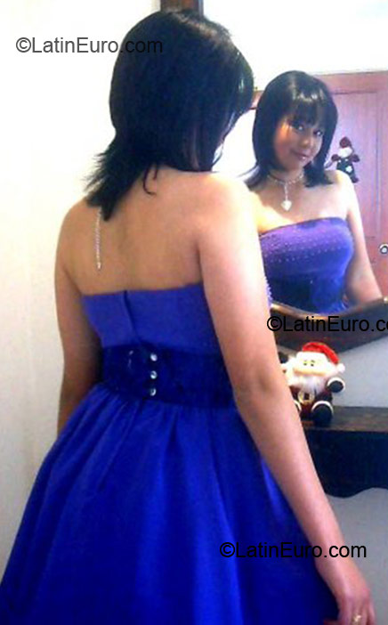Date this athletic Colombia girl Andrea from Bogota CO4766