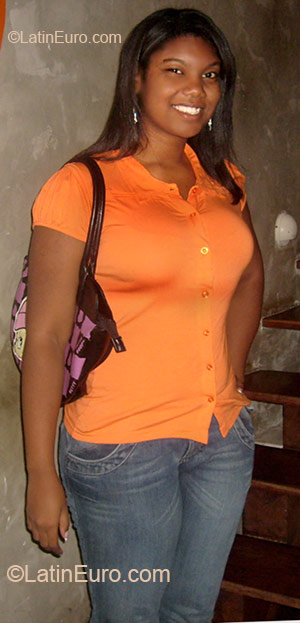 Date this cute Brazil girl Amanda from Salvador BR4182