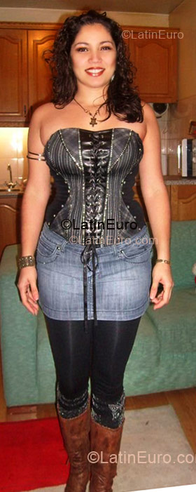 Date this charming Brazil girl Fernanda from Manaus BR3431