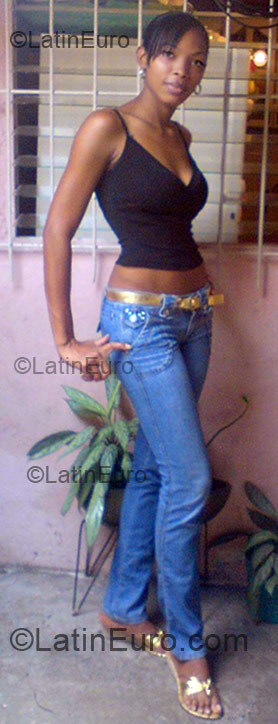 Date this hot Colombia girl Delfa Maria from Cali CO6510