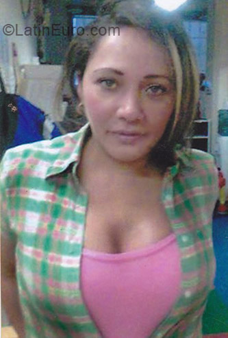 Date this sultry Canada girl Betsy Johana from Winnipeg CA286