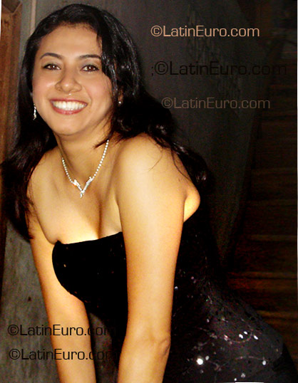 Date this nice looking Ecuador girl Jasmin from Manabi EC23