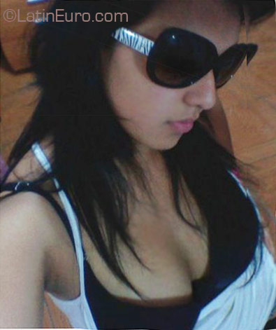 Date this athletic Ecuador girl Angela Daniela from Quito EC24