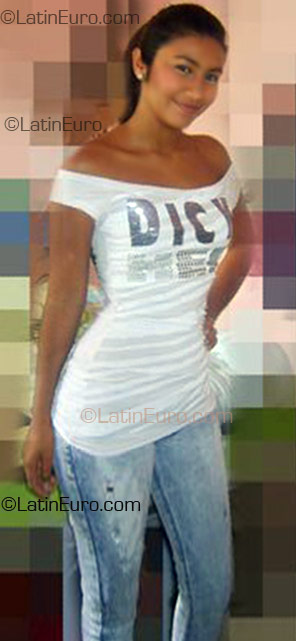 Date this voluptuous Colombia girl Angie from Ibague CO4885