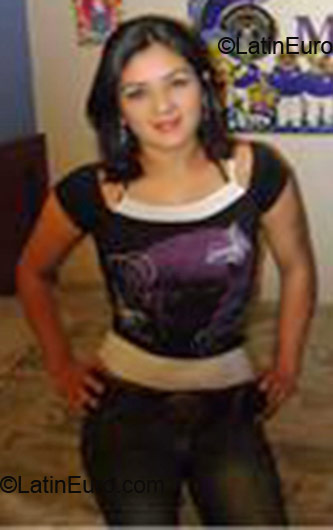 Date this athletic Colombia girl Stephanie from Bogota CO4896