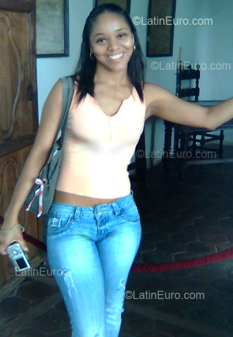 Date this hard body Colombia girl CARMELINA from Cali CO6395