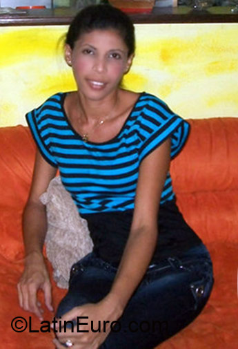 Date this georgeous Colombia girl Kellie from Barranquilla CO4913