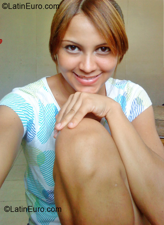 Date this nice looking Dominican Republic girl Erika from Santo Domingo DO5856