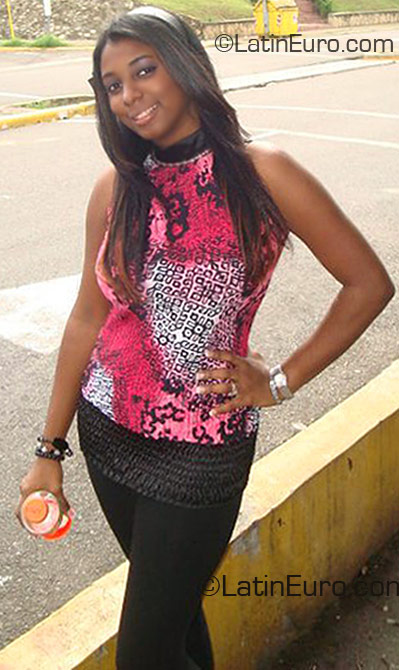 Date this hard body Dominican Republic girl ELIZABETH from Santo Domingo DO5025