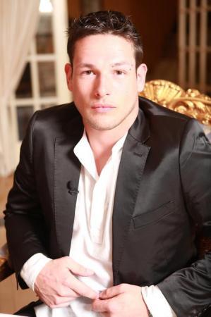 Date this young France man VivaParis from Paris FR99