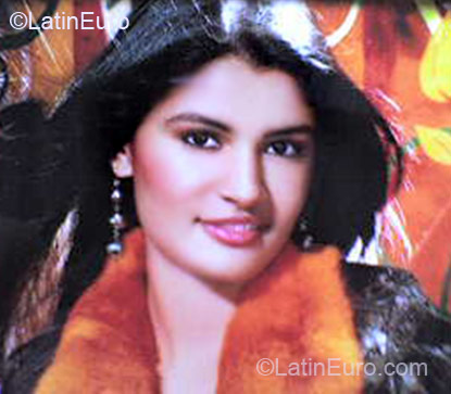 Date this nice looking Colombia girl Jenniffer Julieth from Armenia CO4954