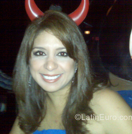 Date this fun Ecuador girl Berenice from Guayaquil EC30