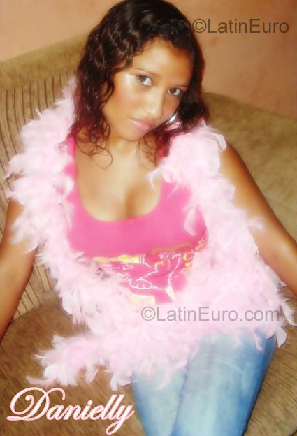 Date this good-looking Brazil girl Antonia Daniele from Maracanau BR3678