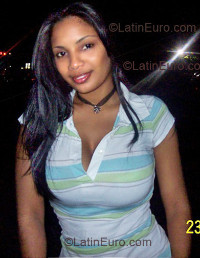 Date this hard body Dominican Republic girl Emeralda from Santiago DO5214