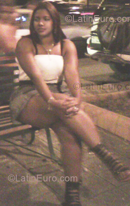 Date this sultry Dominican Republic girl Belgica from Santo Domingo DO5234