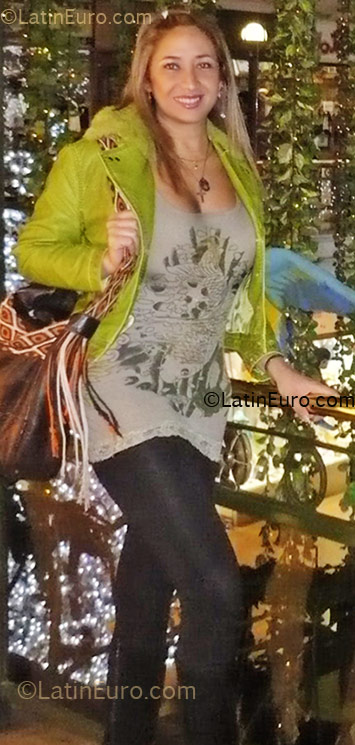 Date this young Colombia girl Geo from Bogota CO5211
