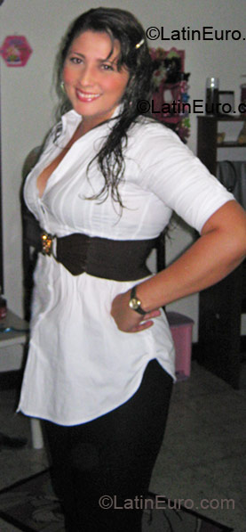 Date this funny Colombia girl Yuly Viviana from Cali CO5230