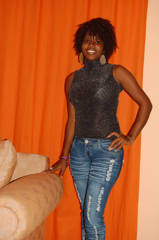 Date this stunning Dominican Republic girl Yaris from Santo Domingo DO5268