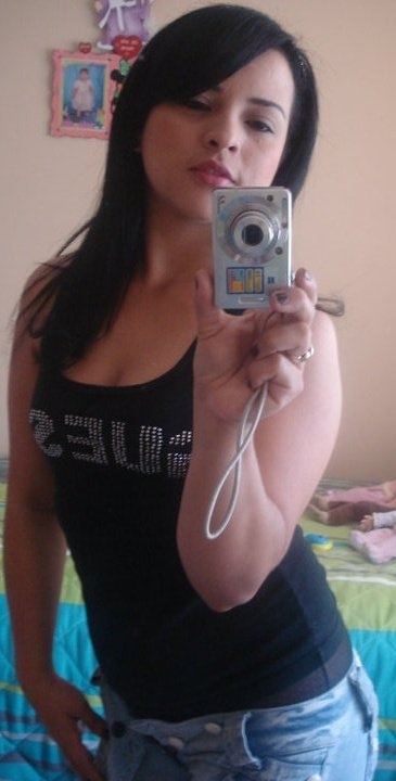 Date this foxy Colombia girl Yayi from Medellin CO5273