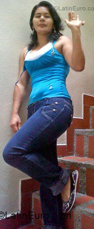 Date this attractive Colombia girl Nidia from Medellin CO5291