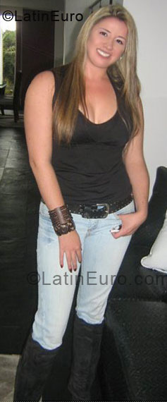 Date this cute Colombia girl Maria from Bogota CO7219