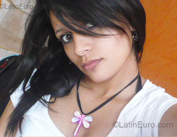 Date this tall Colombia girl Maria Fernanda from Bogota CO5337