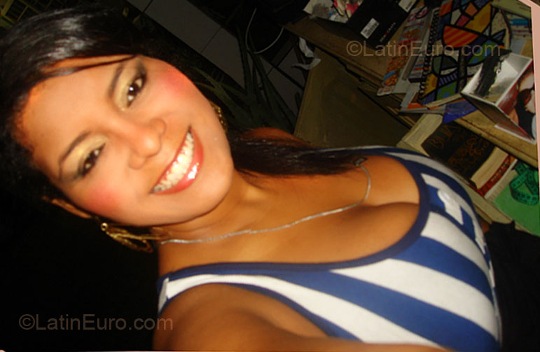 Date this hard body Brazil girl Karoliny from Rio Branco BR5887