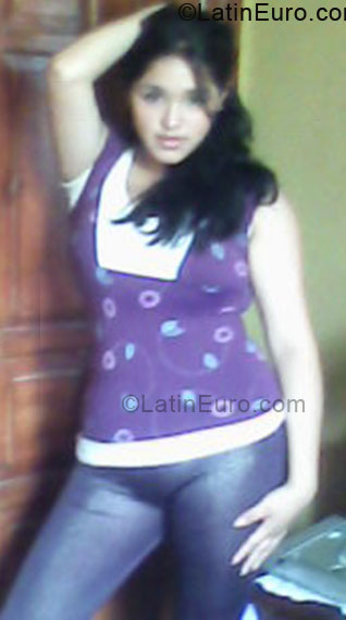Date this pretty Ecuador girl Karen from Quito EC40