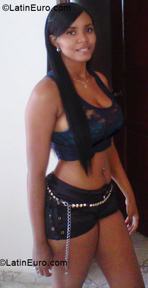 Date this stunning Dominican Republic girl Yoharilis from Santo Domingo DO5831