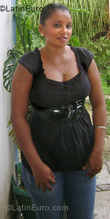 Date this athletic Honduras girl Karina Lizeth from Potrerillos HN245