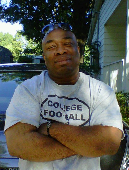 Date this attractive United States man JOFLO from Raleigh US7933