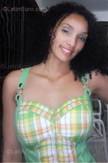 Date this sultry Dominican Republic girl Leidy from Jarabacoa DO5409