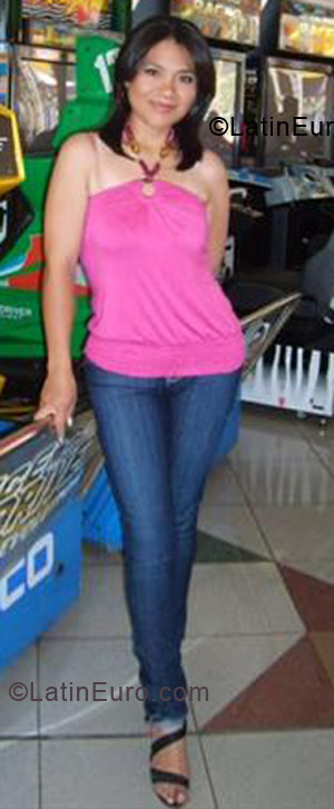 Date this sultry Ecuador girl Nancy Cristina from Quito EC44
