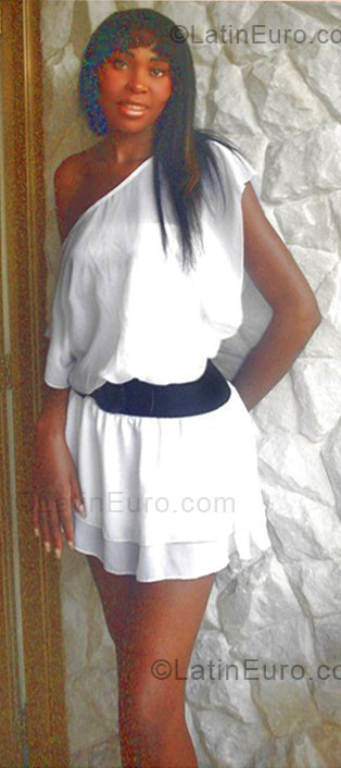 Date this exotic Colombia girl Yamileth from Cali CO5440