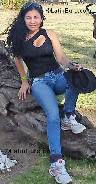 Date this gorgeous Colombia girl Mary from Ibague CO5456