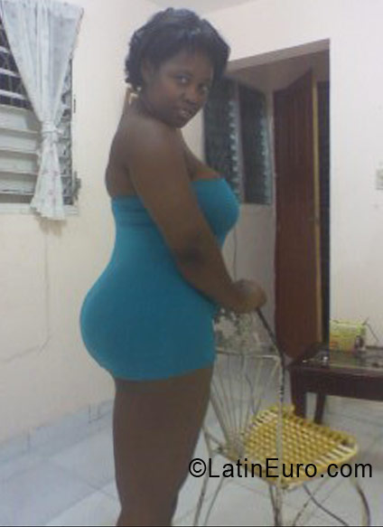 Date this pretty Dominican Republic girl Bernaldina from Santo Domingo DO5465