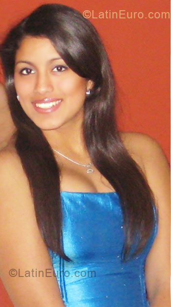 Date this sultry Peru girl Maria Laura from Piura PE393
