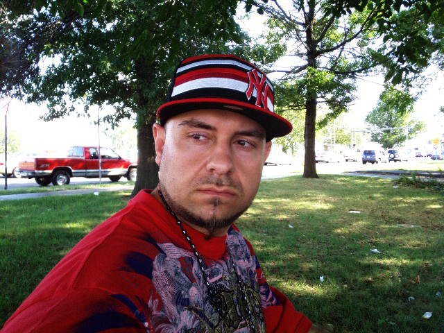 Date this young United States man Mike from Waterbury US8076