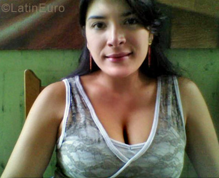 Date this nice looking Colombia girl Katerine from Cali CO5535