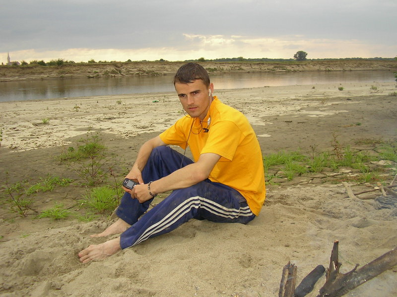 Date this young Romania man Adamus from Arad RO27