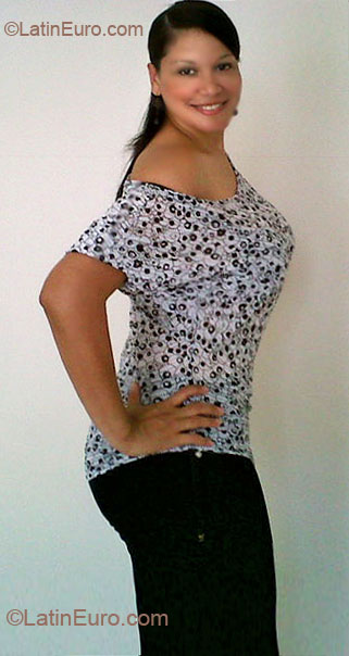 Date this gorgeous Dominican Republic girl Eudis from Santiago DO5557