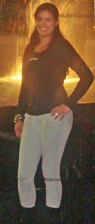 Date this happy Colombia girl Yesica from Bogota CO5581