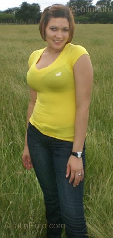 Date this georgeous Dominican Republic girl Darlenys tavare from Santiago DO5621