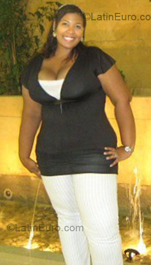Date this nice looking Colombia girl Aillen from Cartagena CO5626