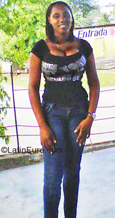 Date this stunning Dominican Republic girl Maria Antonia from haina DO5657